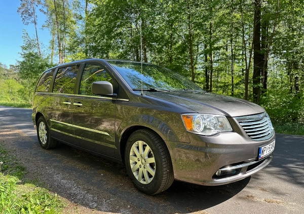 Chrysler Town &amp; Country cena 66000 przebieg: 243931, rok produkcji 2015 z Ostróda małe 137